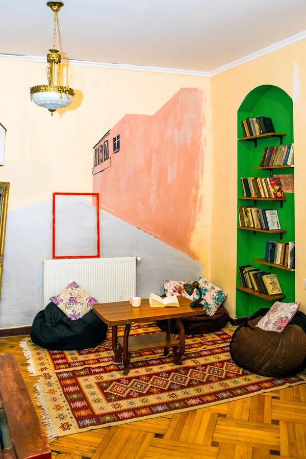 Patio Hostel Tbilisi Buitenkant foto