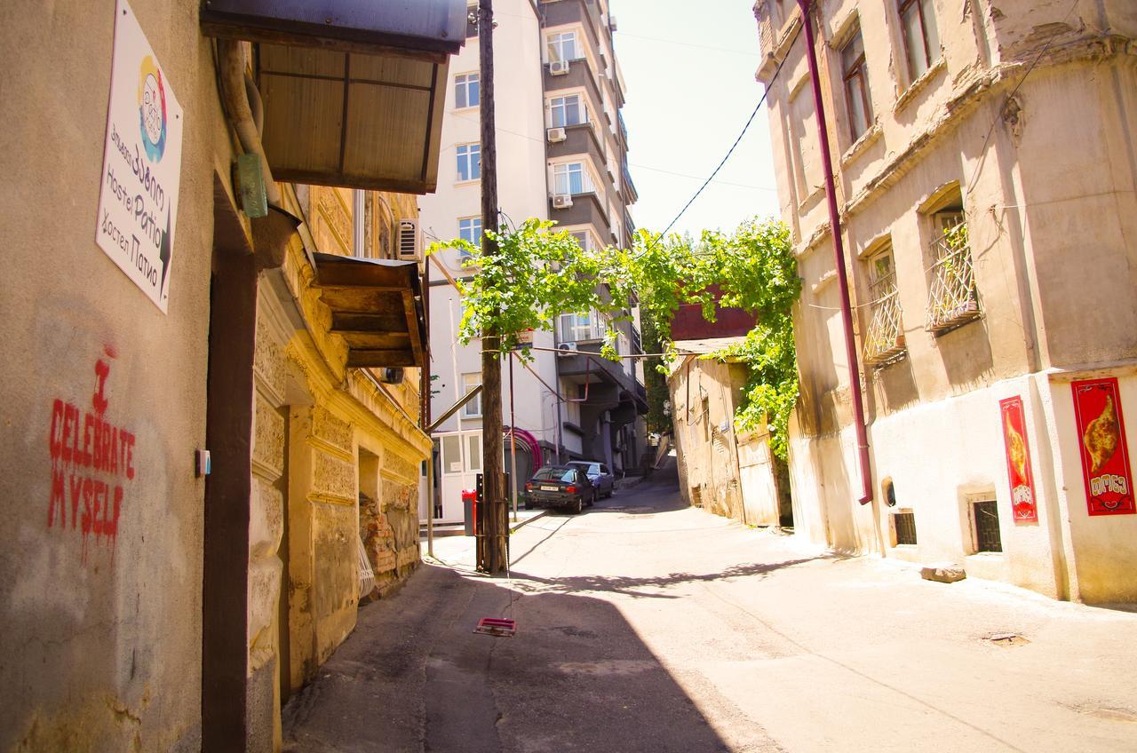 Patio Hostel Tbilisi Buitenkant foto