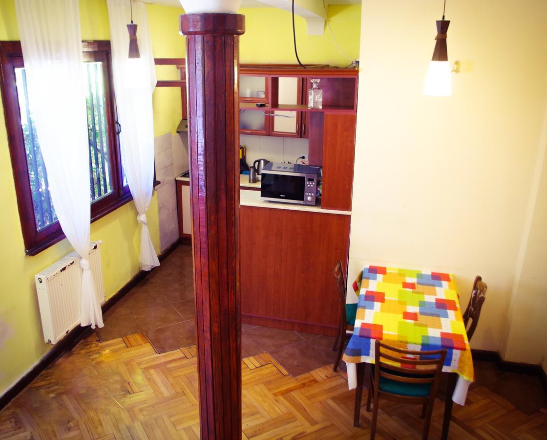 Patio Hostel Tbilisi Buitenkant foto