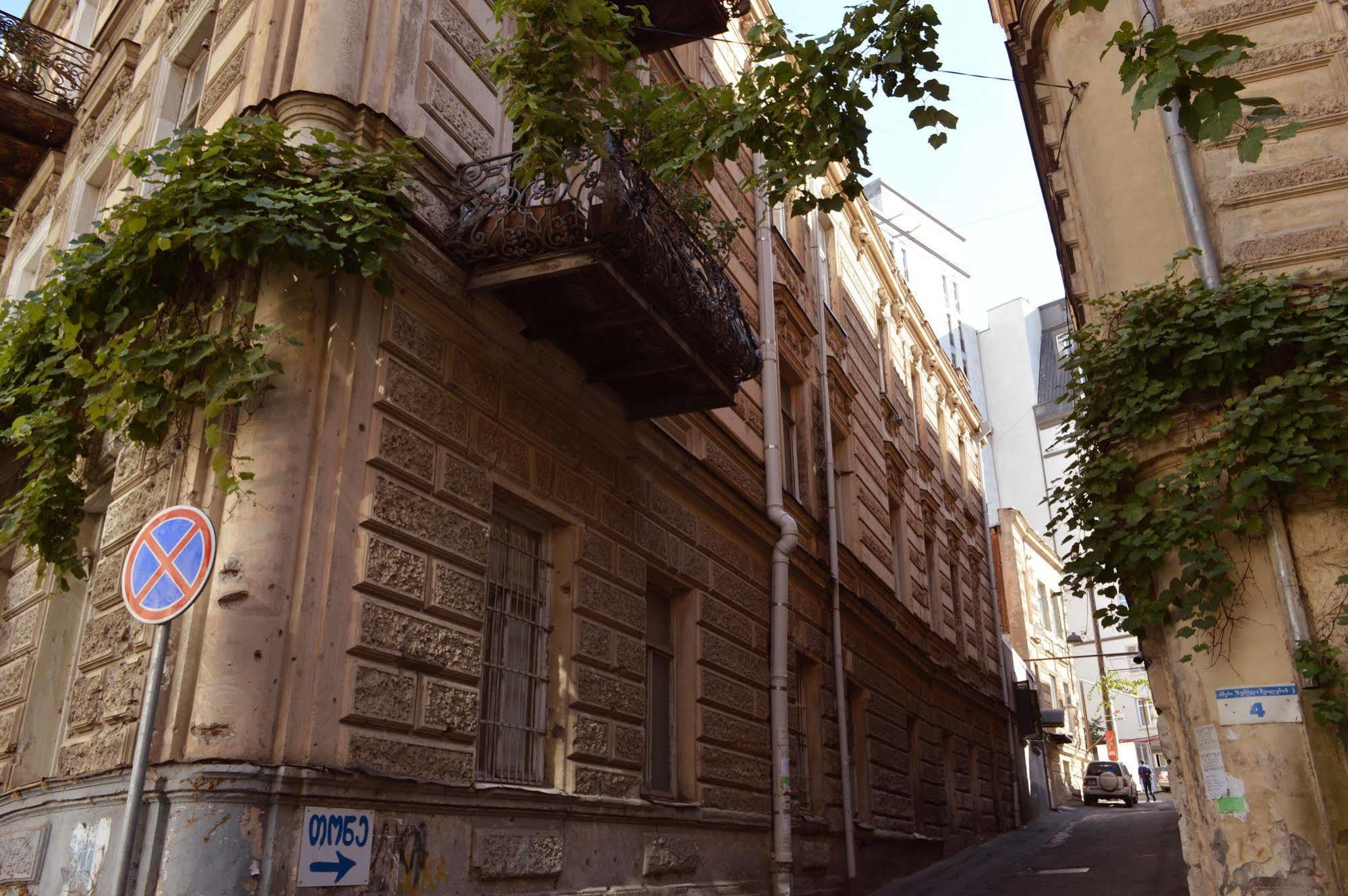 Patio Hostel Tbilisi Buitenkant foto