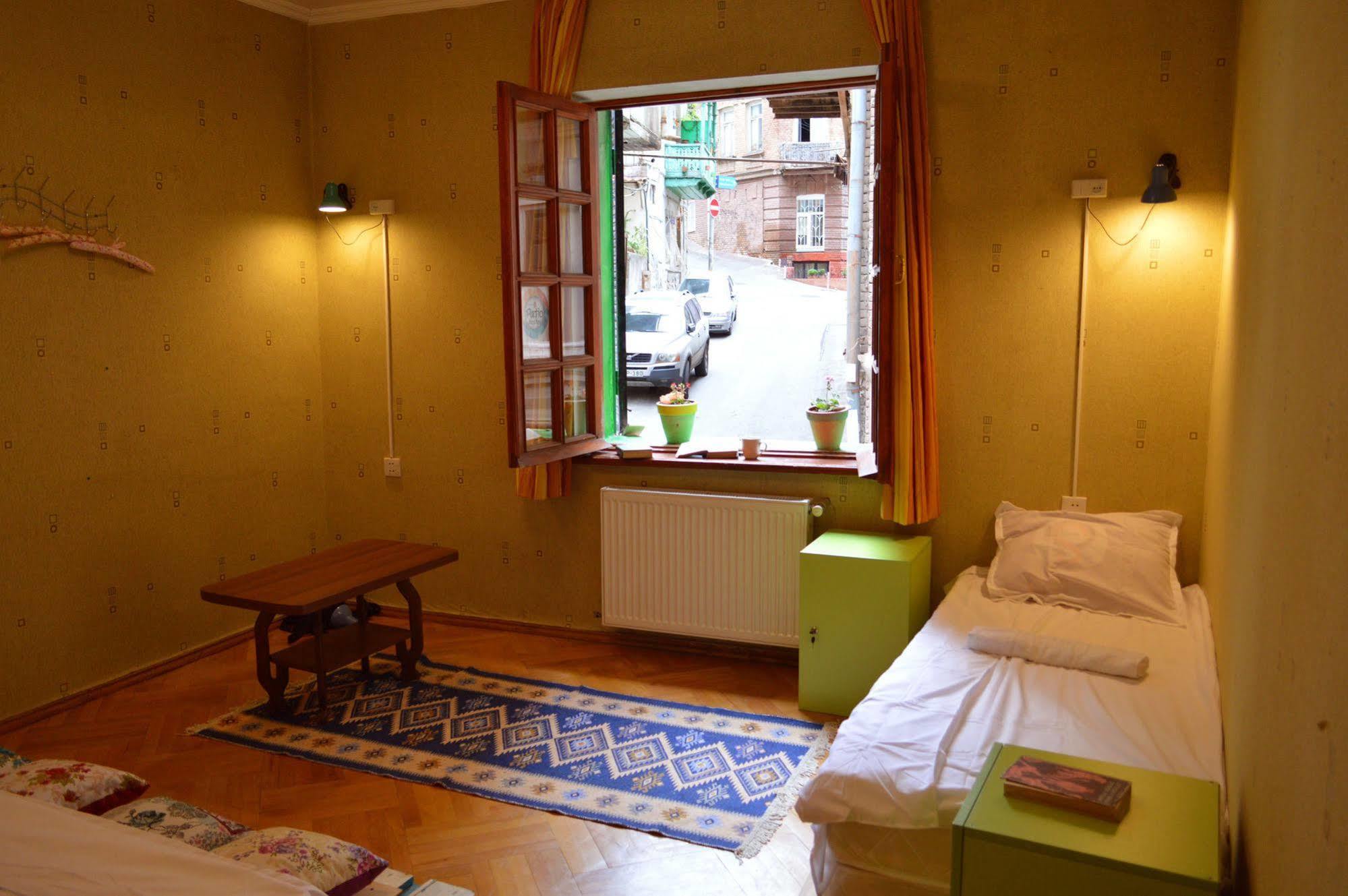 Patio Hostel Tbilisi Buitenkant foto