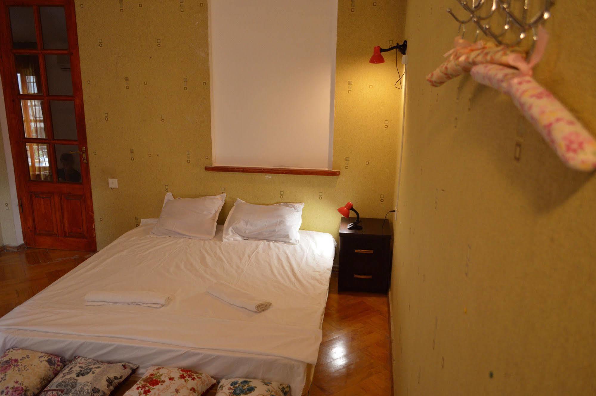 Patio Hostel Tbilisi Buitenkant foto