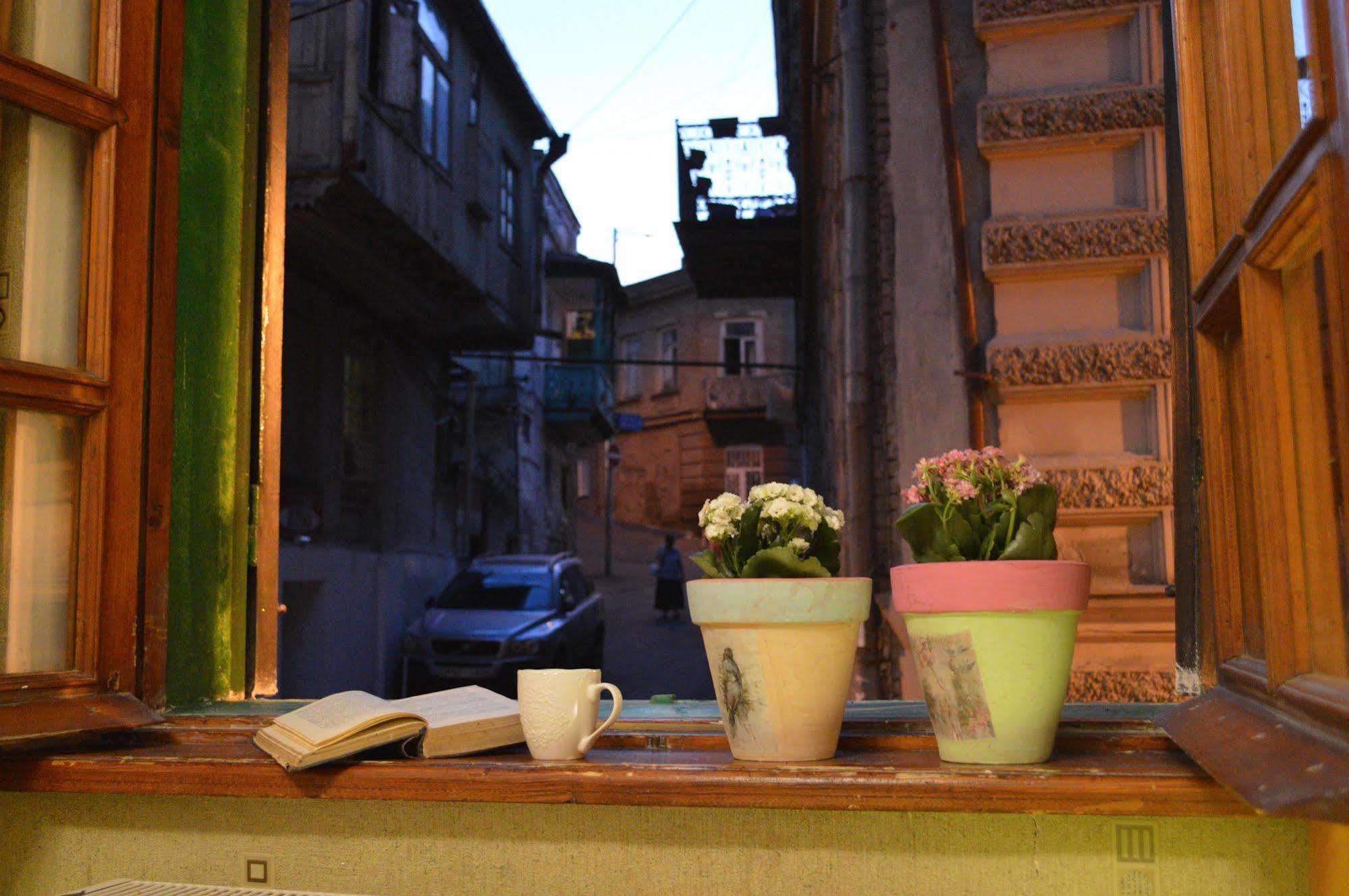 Patio Hostel Tbilisi Buitenkant foto