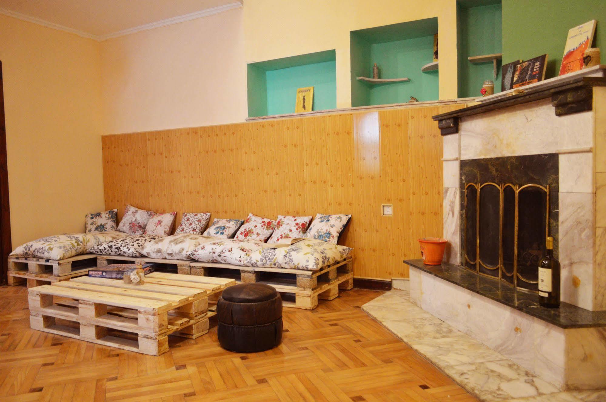 Patio Hostel Tbilisi Buitenkant foto
